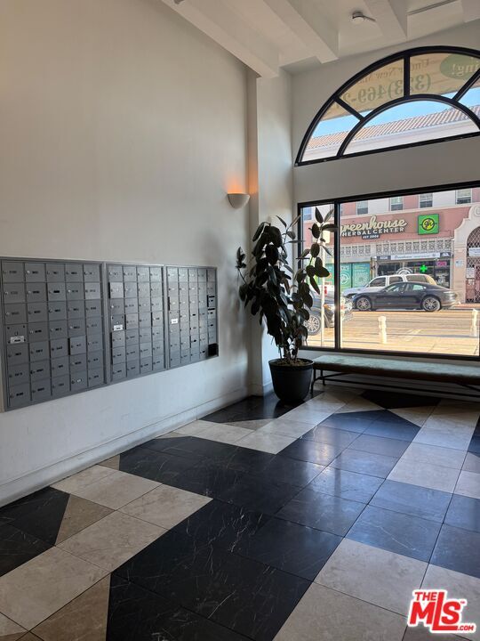 Building Photo - 5217 Hollywood Blvd