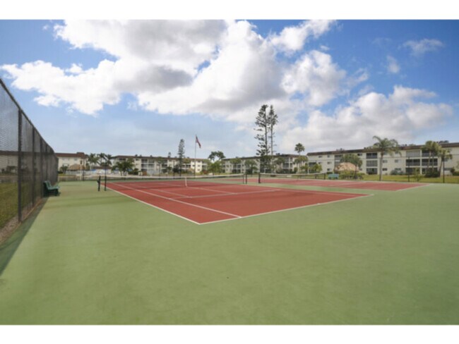 Building Photo - Newly listed Gulf Winds East condo