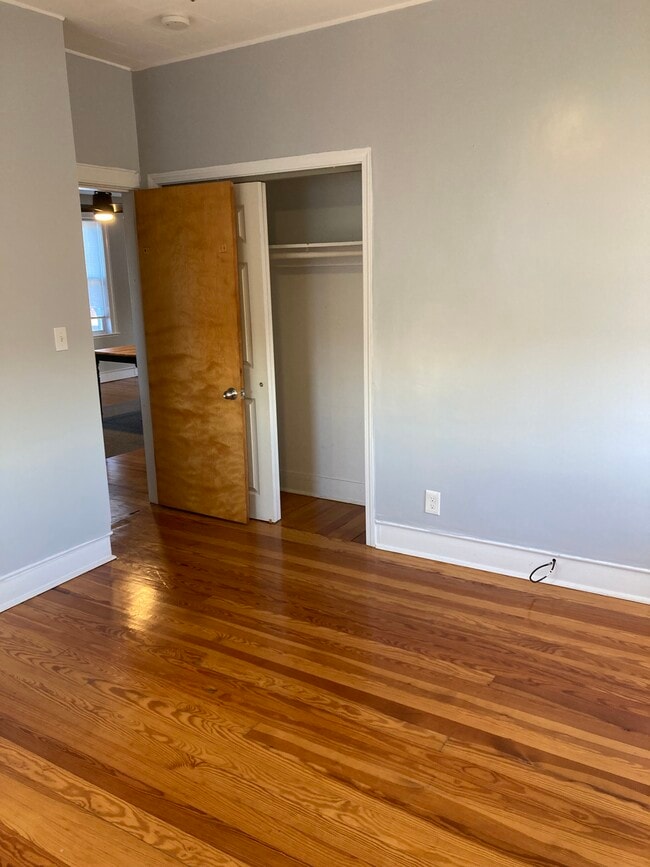 Building Photo - 56 Howland St