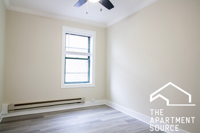 Building Photo - 3841 N Greenview Ave