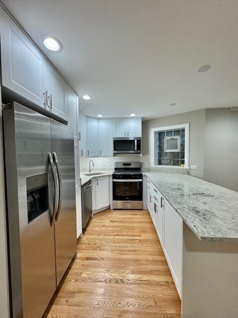 Building Photo - 3647 N Marshfield Ave