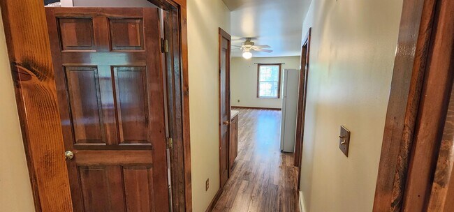 Building Photo - 226 N High Bridge Rd