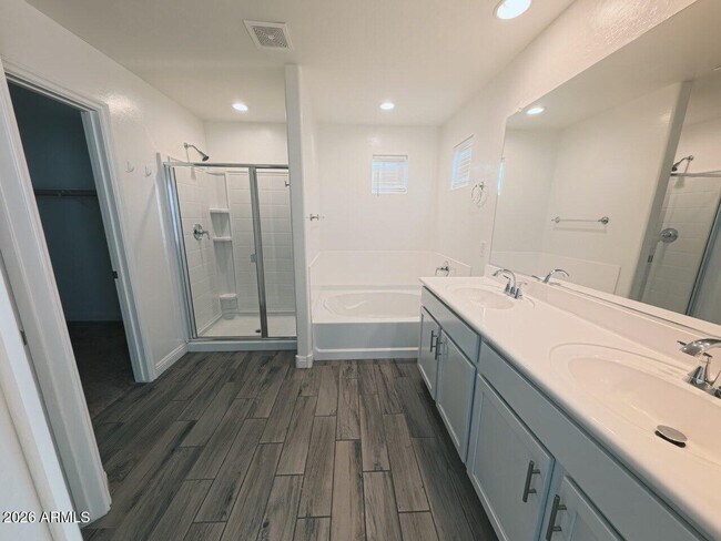 Building Photo - 6850 E Butte St