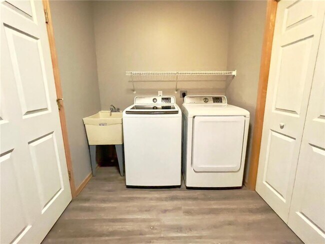 Building Photo - 12022 Vermillion St NE