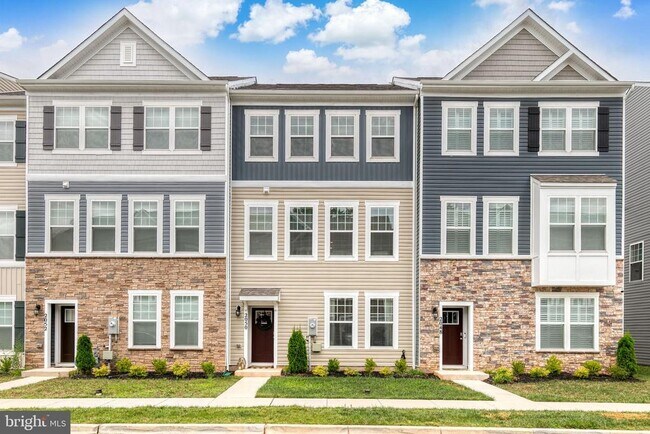 Building Photo - 2050 Hinshaw Dr