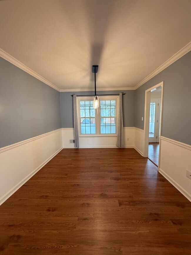 Building Photo - 525 Vineleaf Dr