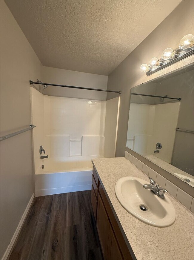 Building Photo - Brand New Floors! 3 Bed, 2.5 Bath Single Family Home