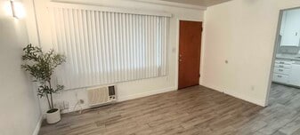 Building Photo - 701 6th Ave