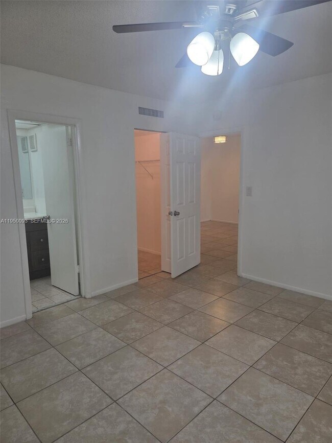 Building Photo - 7825 Fairview Dr