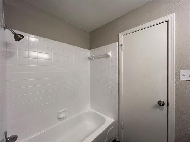 Building Photo - 7417 Kingswood Dr