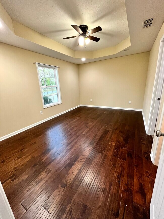 Building Photo - 803 Riley Creek Rd