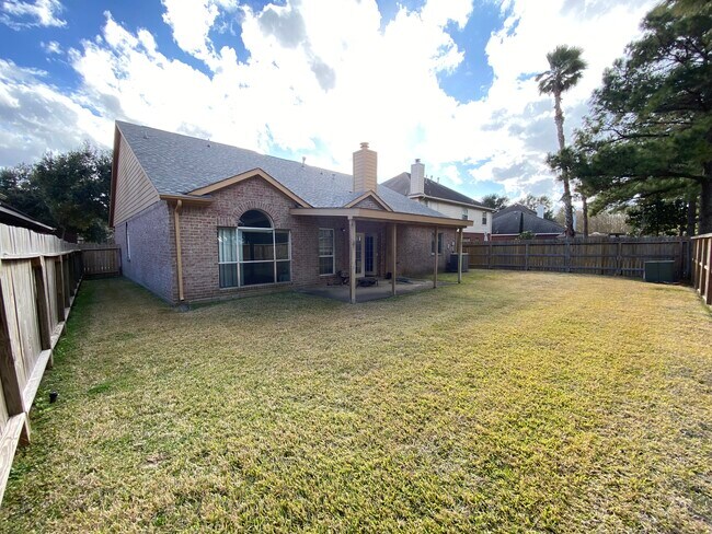 Building Photo - 16534 Wheatfield Dr