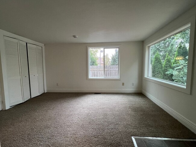 Building Photo - Cute newly remodeled 2 bed 1 bath home on ...