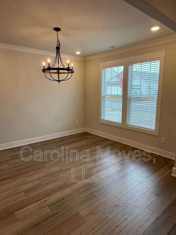 Building Photo - 521 Fenwick Dr