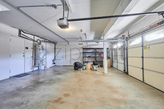 Building Photo - 1334 Birchcrest Ave