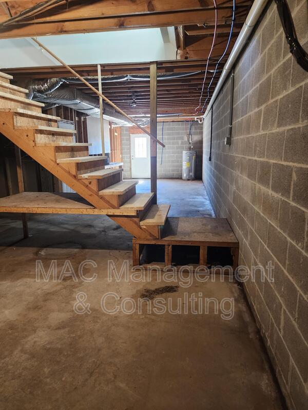 Building Photo - 143 W Gate Dr