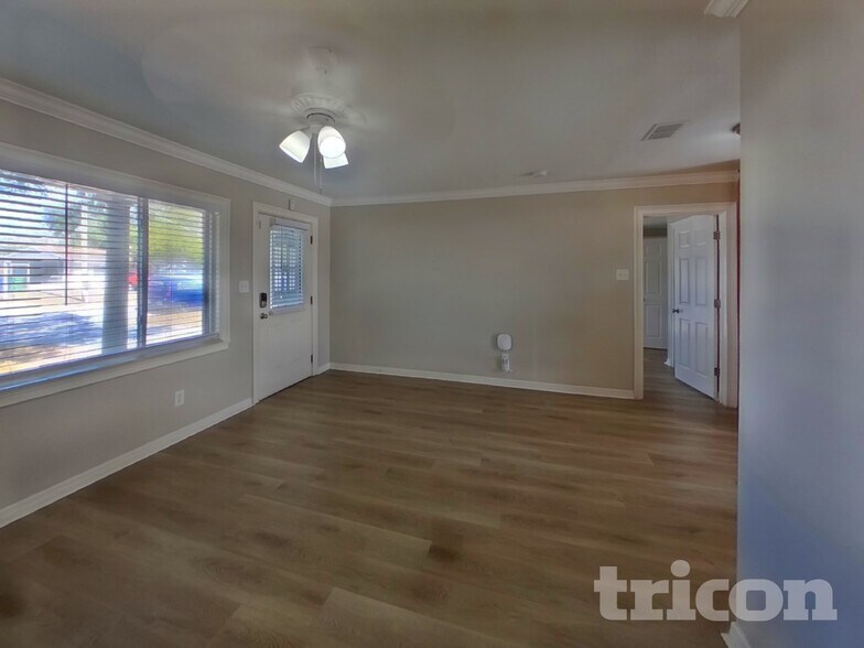 Building Photo - 3210 W Tyson Ave