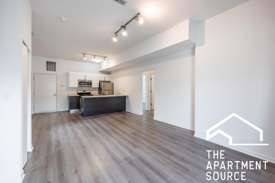Building Photo - 2020 S Throop St