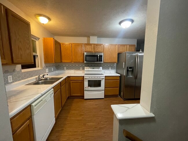 Building Photo - 5633 Kearney Ave