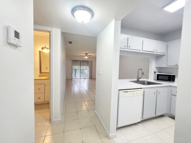 Building Photo - 15702 E Waterside Cir