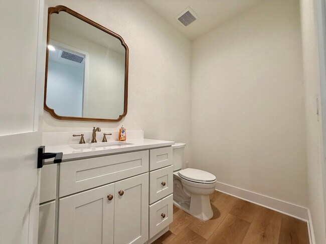 Building Photo - Brand New Custom 5/3.5 Home Steps from Downtown Winter Garden!