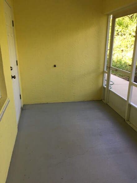 Building Photo - 3321 India Palm Dr