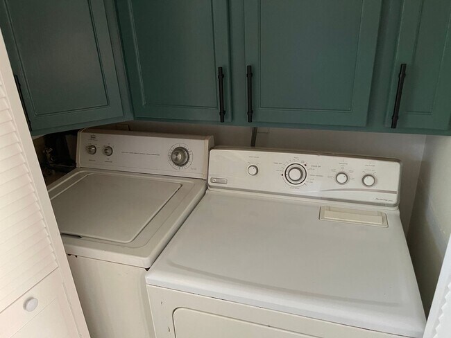 Building Photo - 3BR Cottage in Historic District