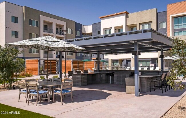 Building Photo - 7750 W Encanto Blvd