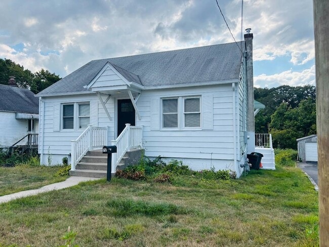 Building Photo - 72 Singworth St
