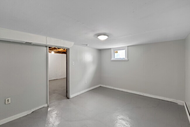 Building Photo - 7007 Paisley Dr