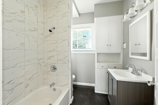 Building Photo - 3706 Oliver St