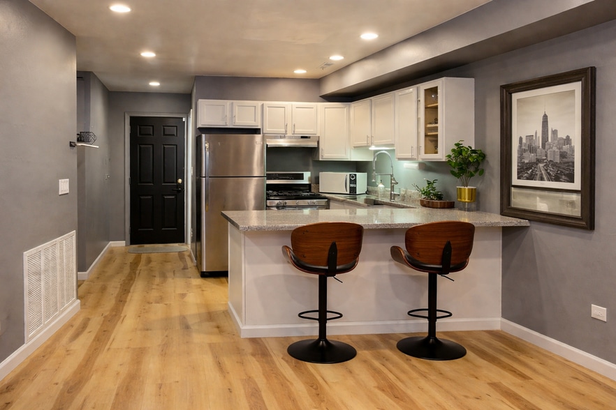 Building Photo - 2321 W Harrison St