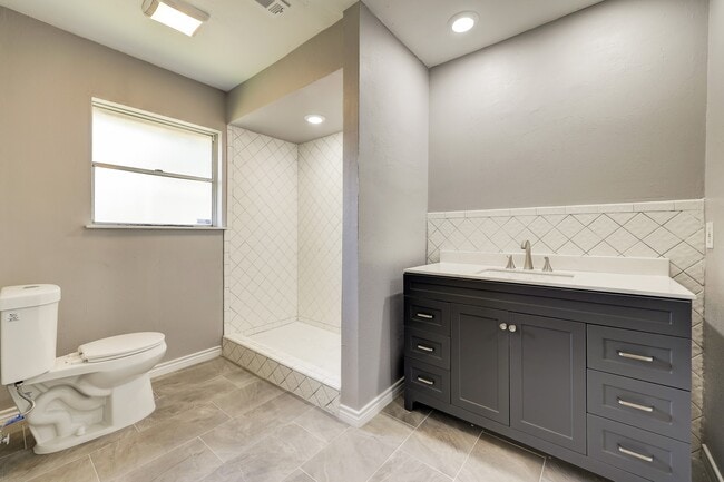 Building Photo - 9006 Stone Brook Ln