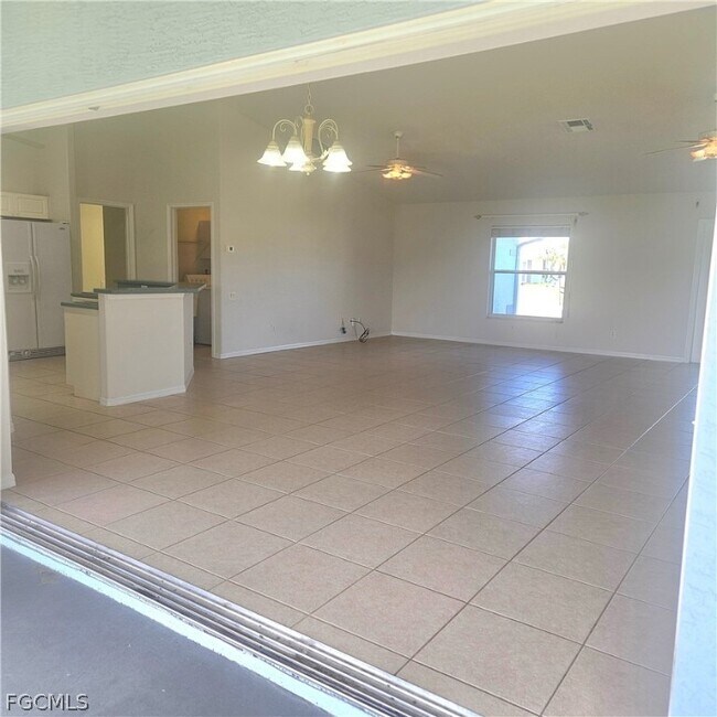 Building Photo - 3315 SW 8th Ct