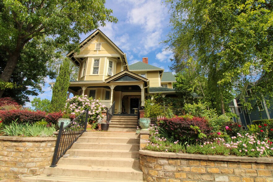 Building Photo - 41 Starnes Ave