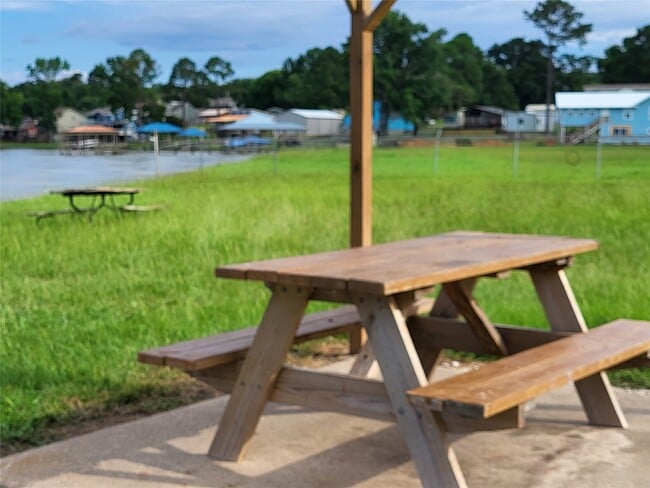 Building Photo - 30 Rdg Crk Dr