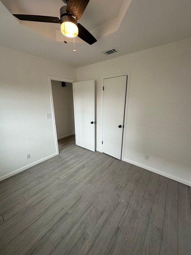 Building Photo - AVAILABLE NOW!! NEWLY REMODELED