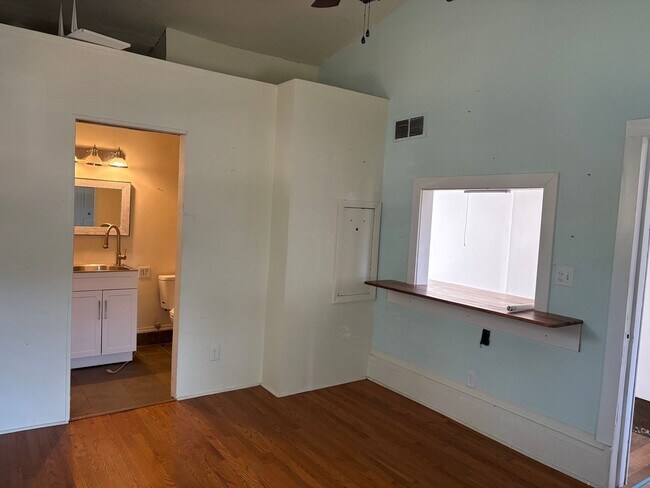 Building Photo - Beautiful Home in Swannanoa available now!