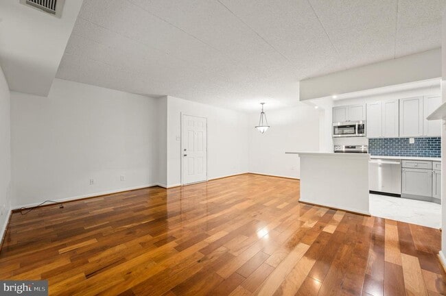 Building Photo - 93 Le Forge Ct