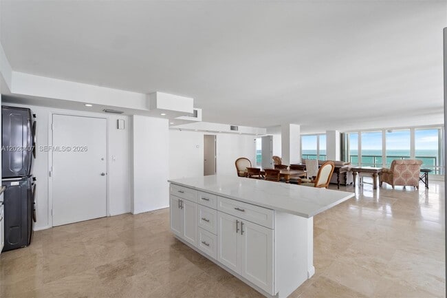 Building Photo - 2100 S Ocean Ln