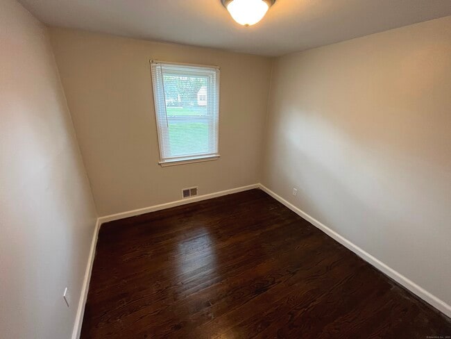 Building Photo - 112 Brookside Cir