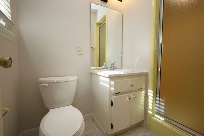 Building Photo - 282 Parkview Cir