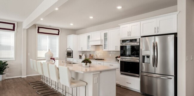 Building Photo - Spacious 5-bedroom, 3.5-bath in Tahoma Ridge Community