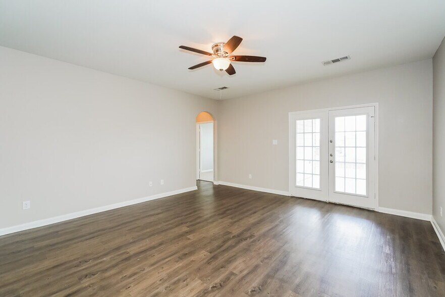 Building Photo - 6120 Chalk Hollow Dr
