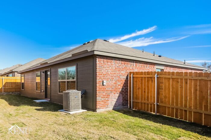 Building Photo - 140 Holster Holw Rd