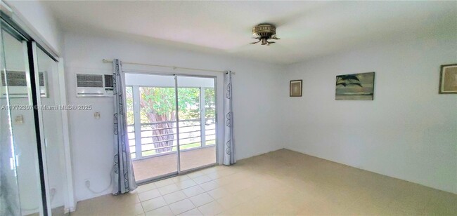 Building Photo - 474 Tilford V