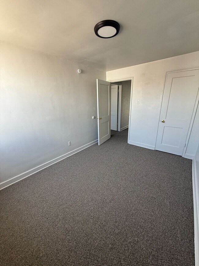 Building Photo - 4061 Comly St