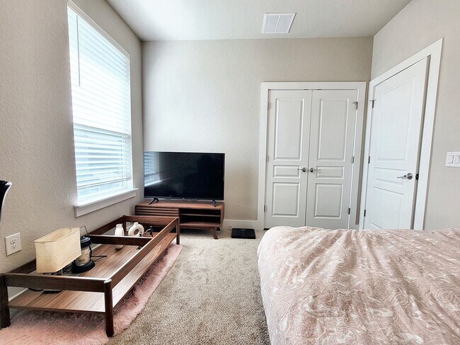 Building Photo - Modern 3/BR 2.5/Bath Home with Covered Dec...