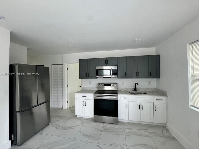 Building Photo - 1445 NW 34th St