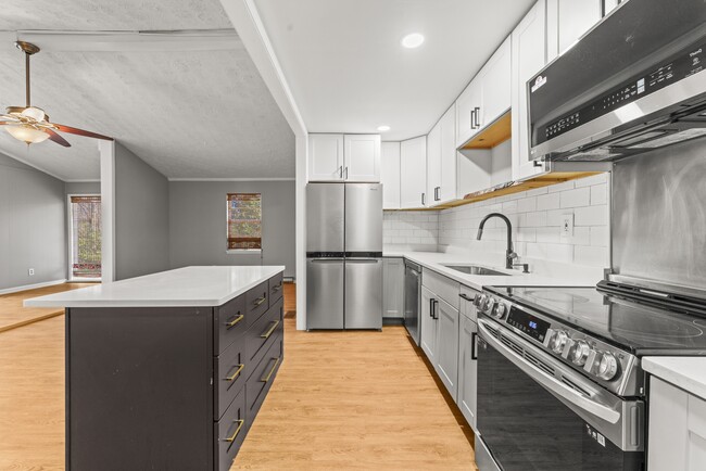Building Photo - 4421 Jacobs Dr SW